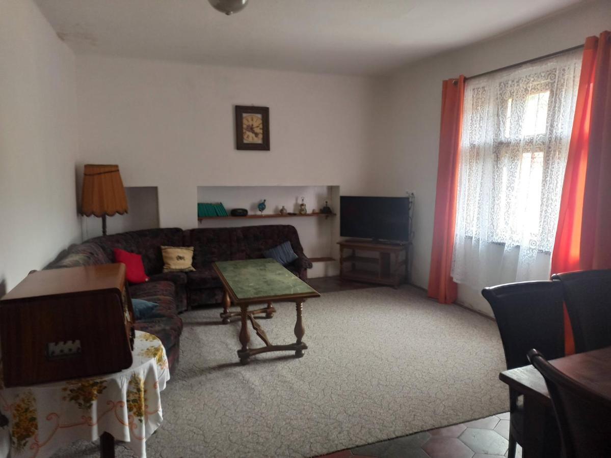Apartman Menany Zewnętrze zdjęcie