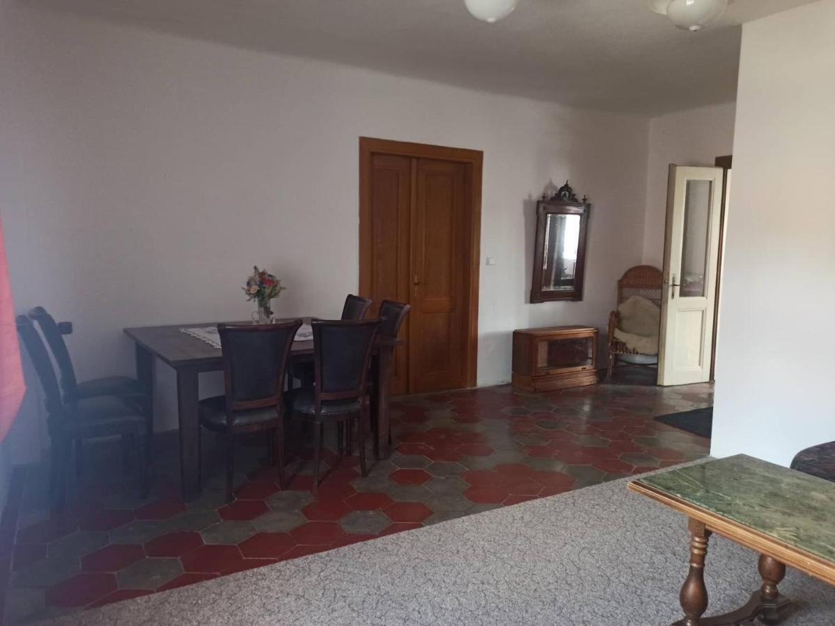 Apartman Menany Zewnętrze zdjęcie
