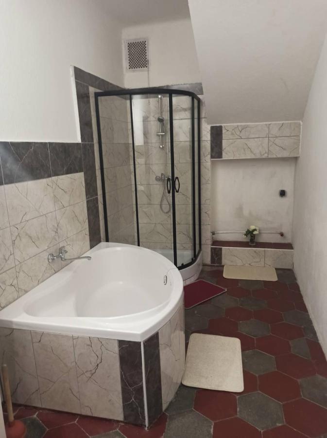 Apartman Menany Zewnętrze zdjęcie